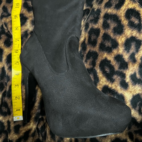 Boots - Picture 6 of 10